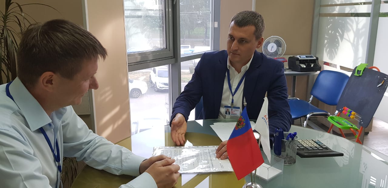 Переговоры с клиентами в офисе